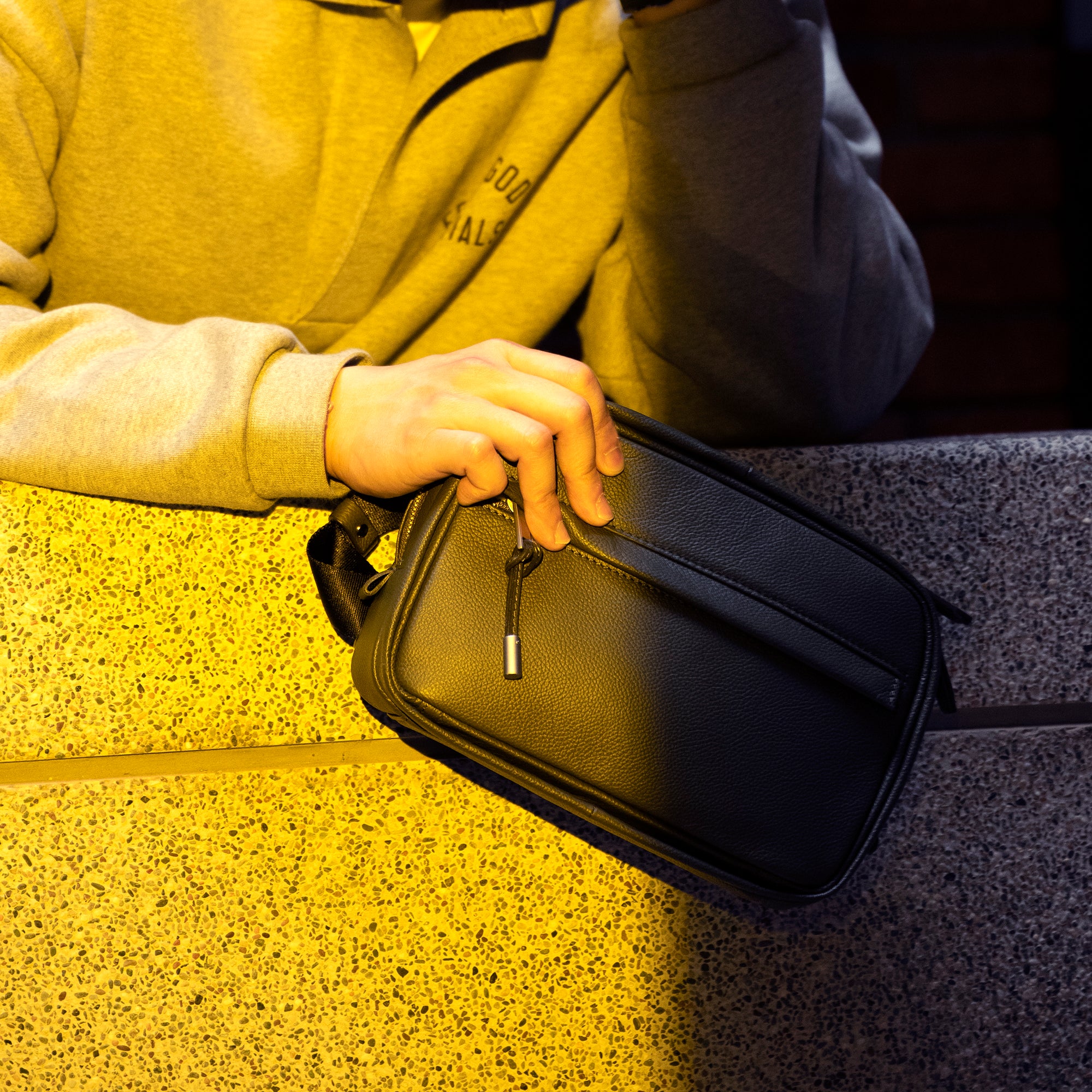 FUJITAKA|Pacchetto 隨身皮革小包 (軍綠)