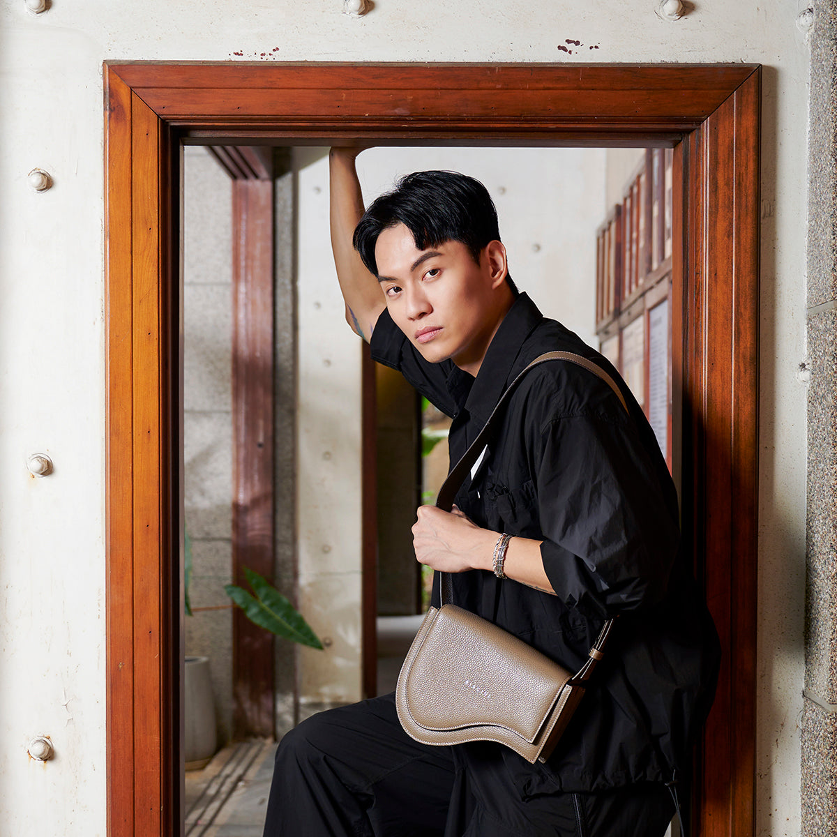 BIAGINI|馬鞍肩揹/斜揹包 (卡其棕)