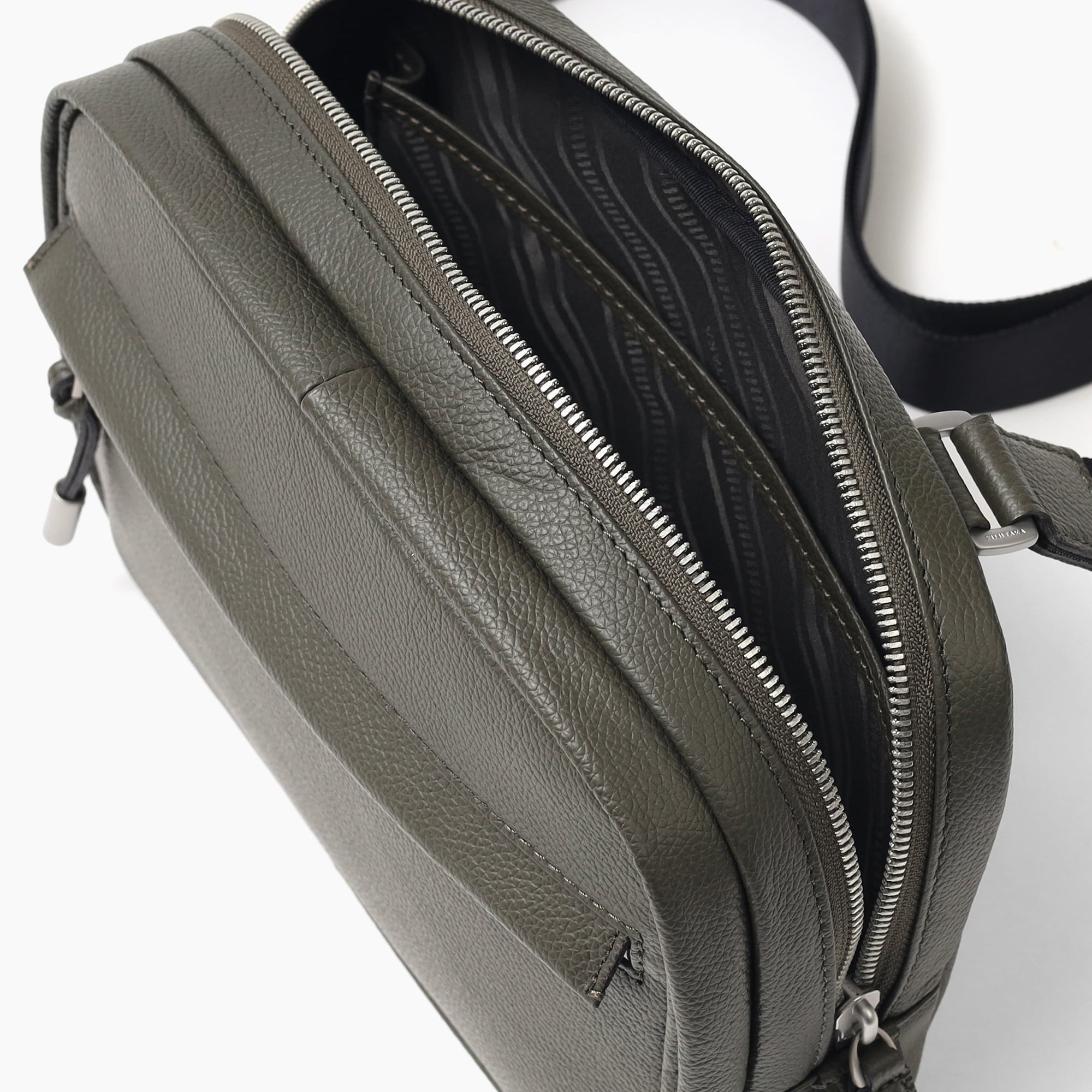 FUJITAKA|Pacchetto 隨身皮革小包 (軍綠)