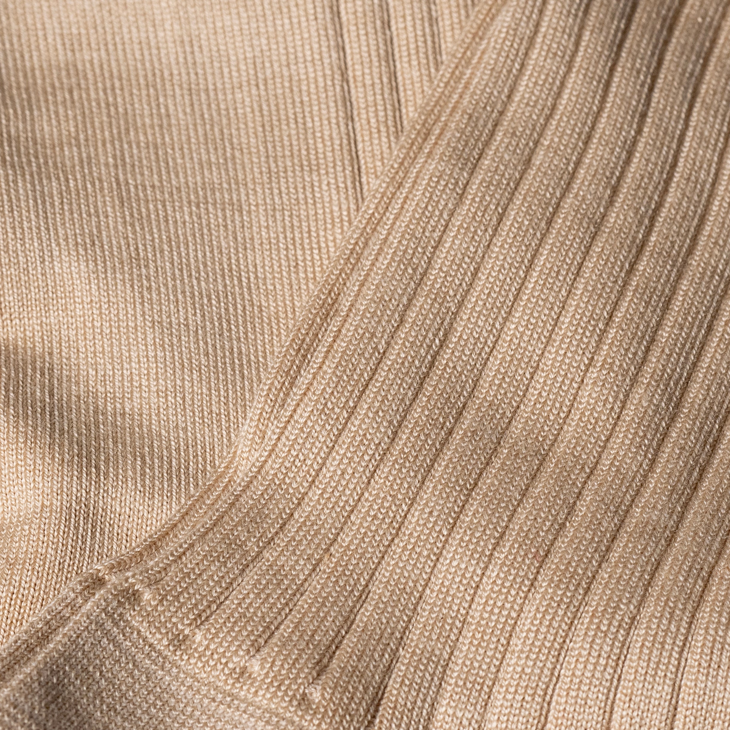 NISHIGUCHI KUTSUSHITA|Praha 絲綿混紡羅紋中筒襪 (淺駝色)