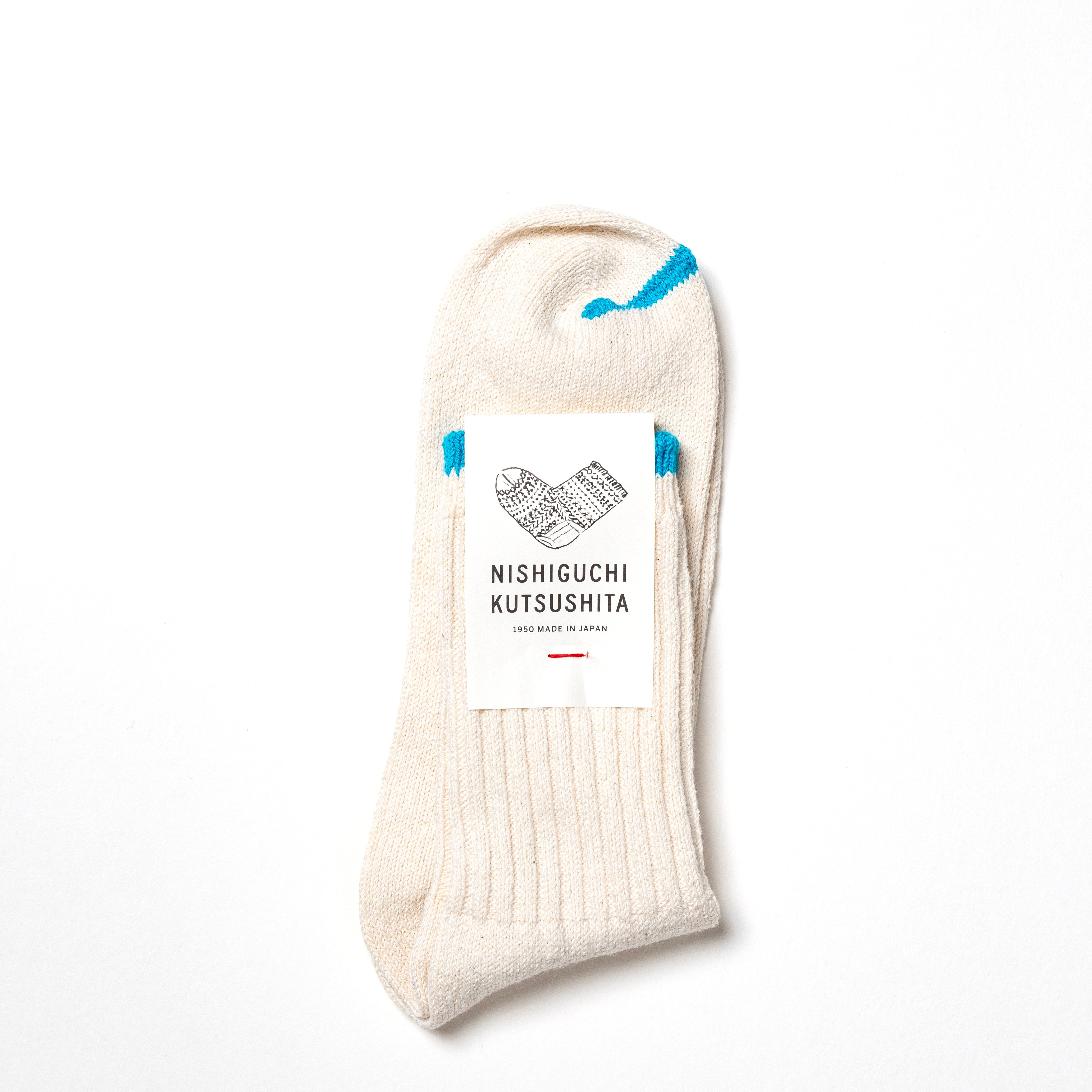 NISHIGUCHI KUTSUSHITA|蠶絲與綿混紡中筒襪 (米白/淺藍)