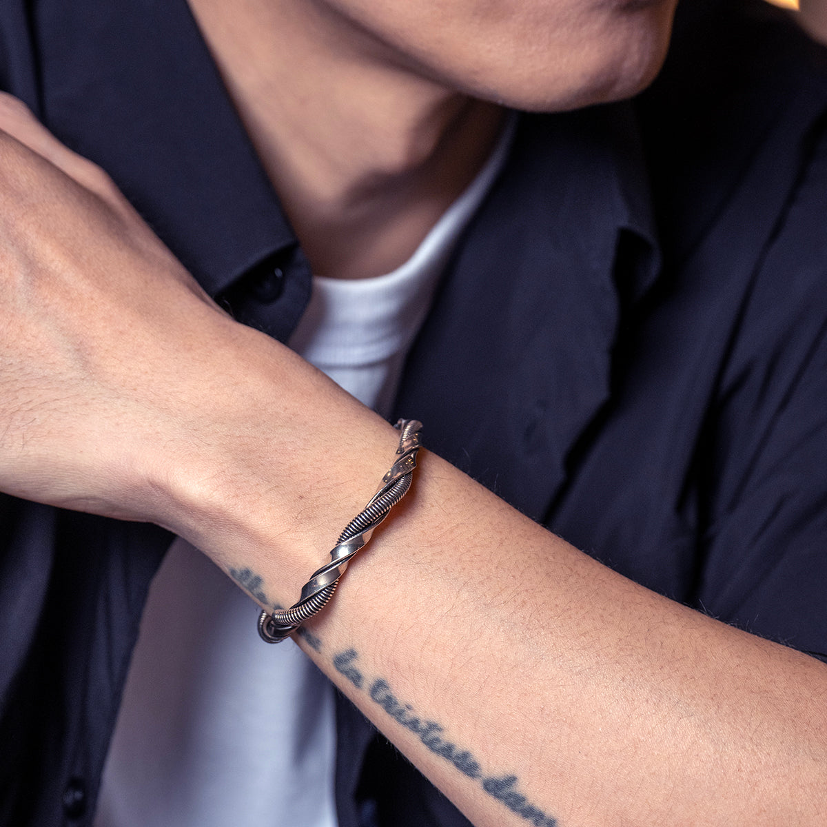 SING A SONG|一弦一念 都會扭轉 金屬手鐲