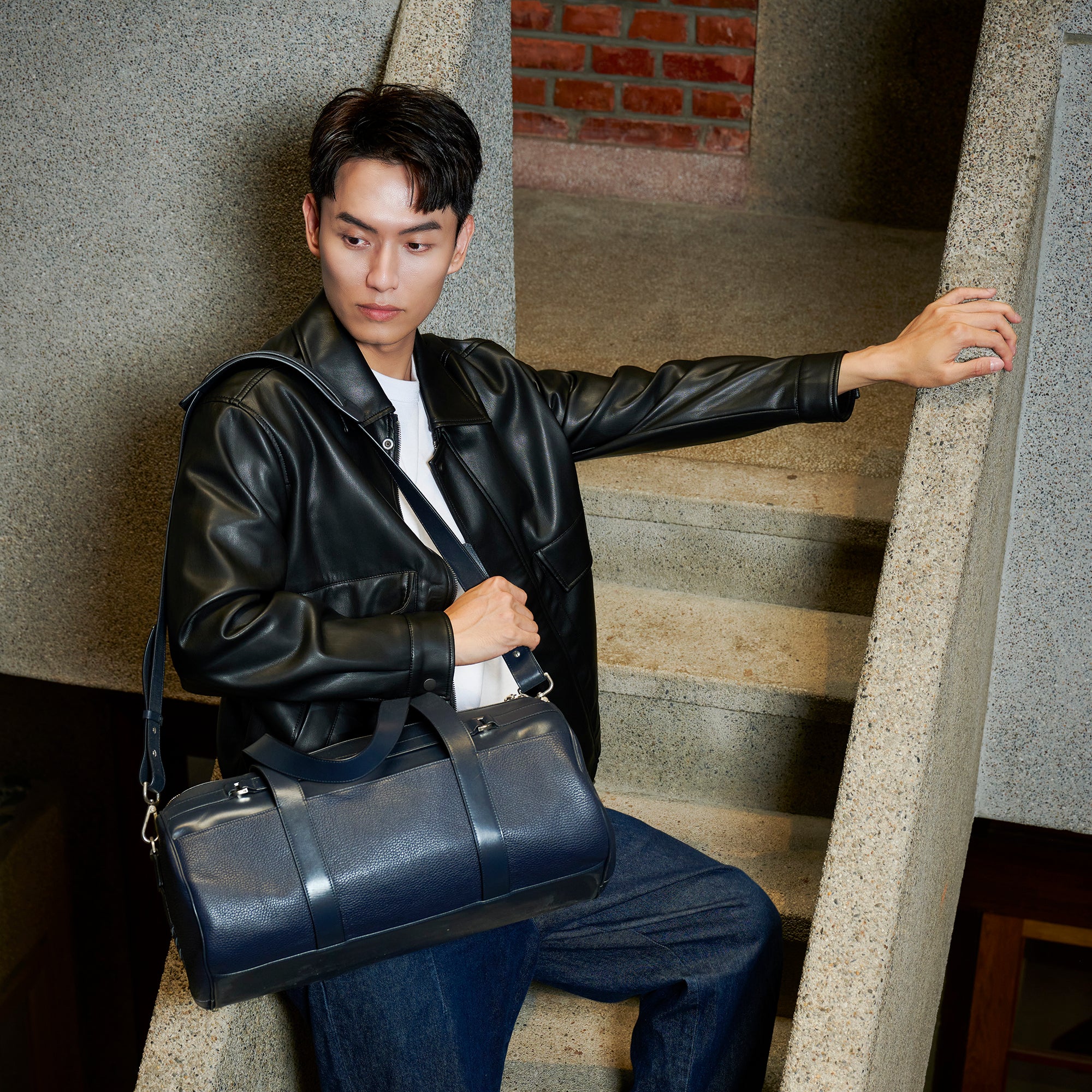 VIVVANT｜On-My-Way 皮革輕旅袋 (海軍藍)