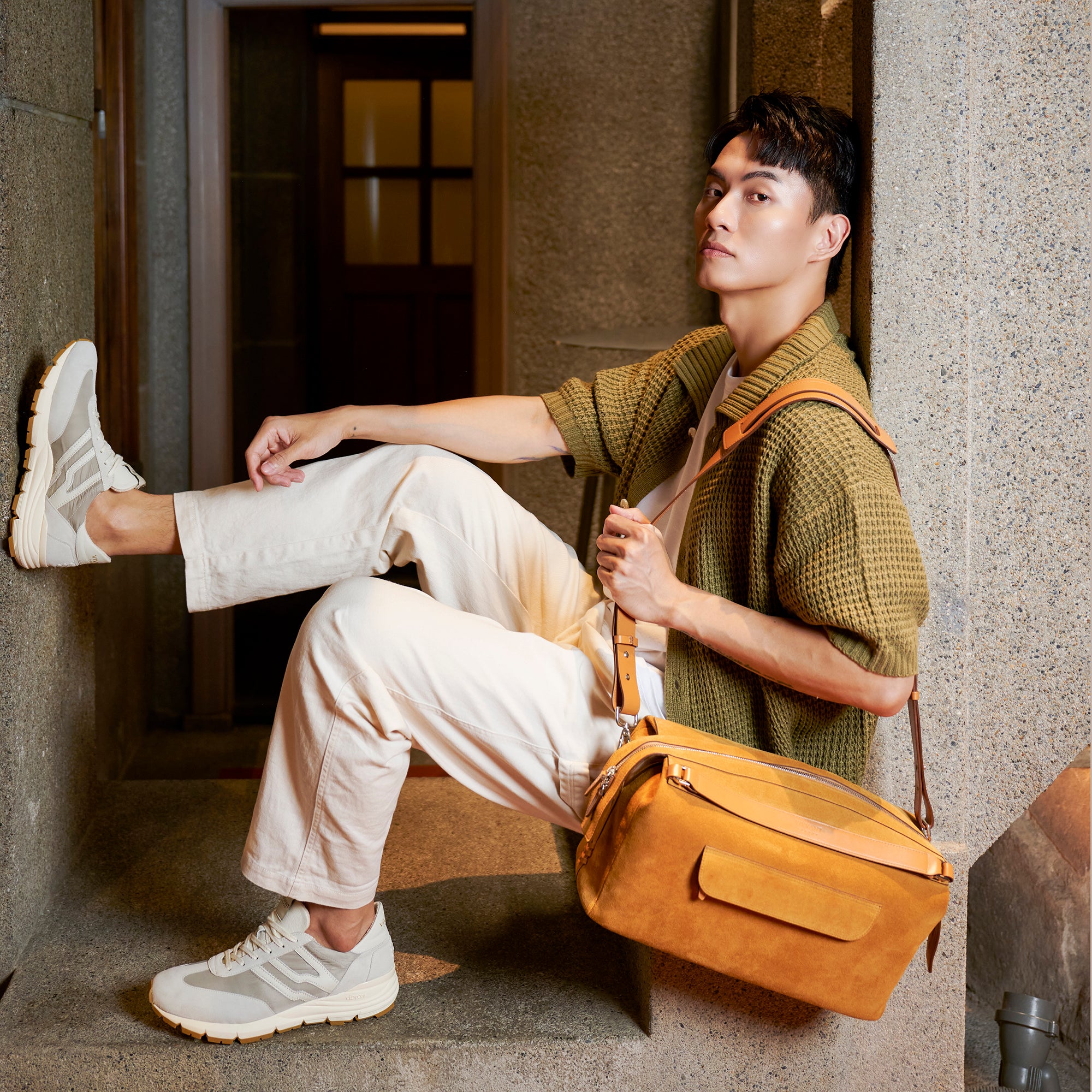 VIVVANT｜Liberty 自由之風駝色麂皮相機包