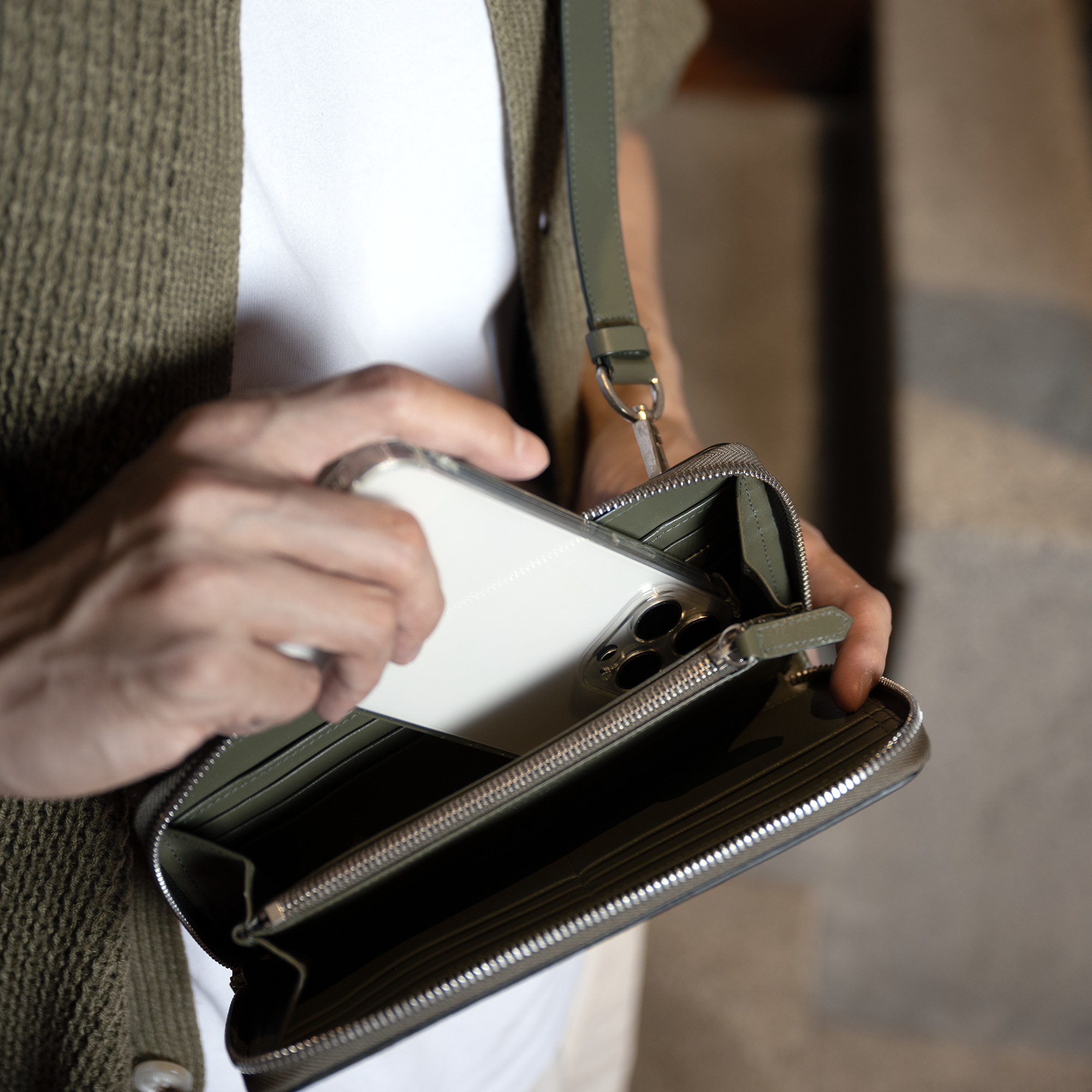 VIVVANT｜隨行手機長夾 (軍綠色)