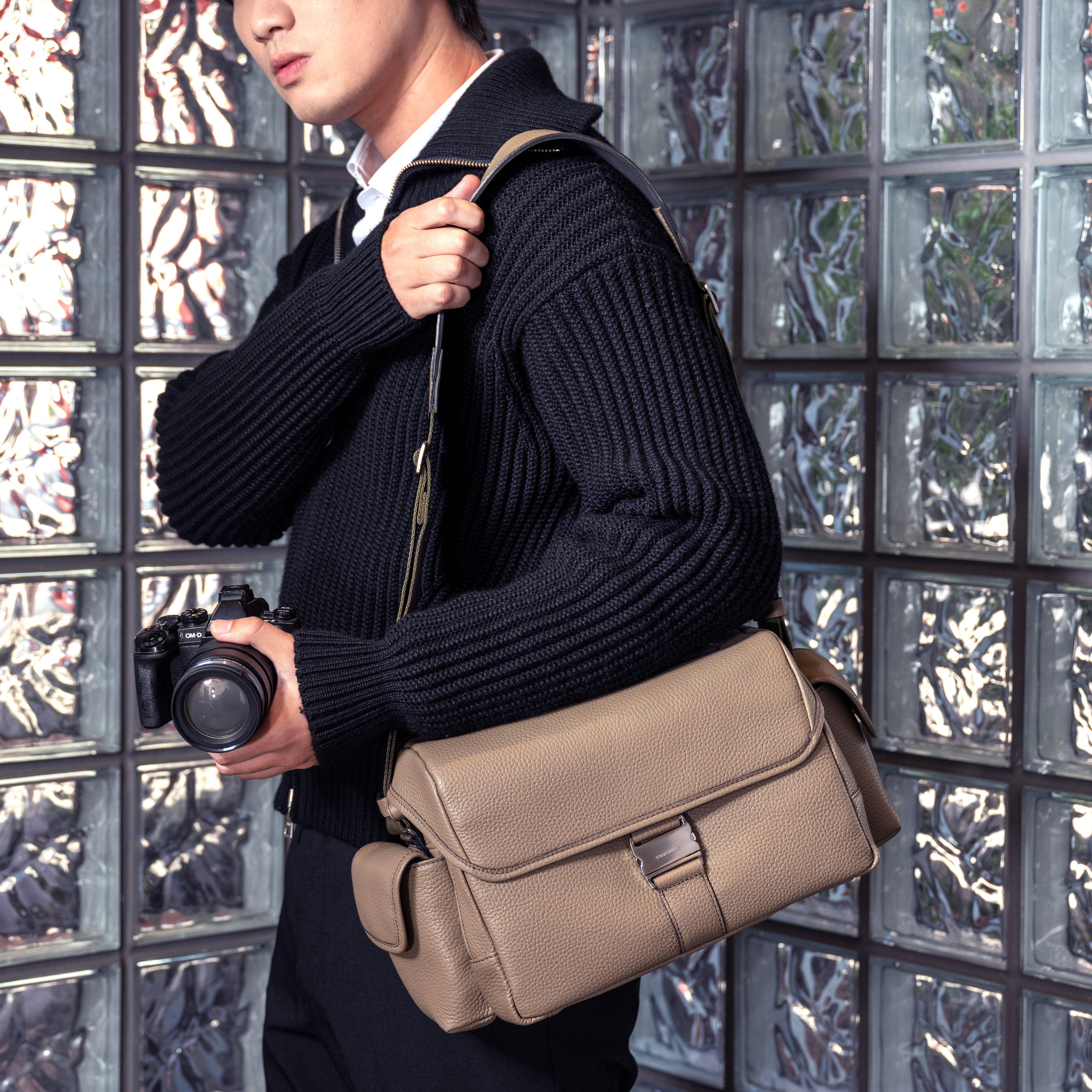 FUJITAKA｜瀨尾浩司 翻蓋相機包 (卡其棕)