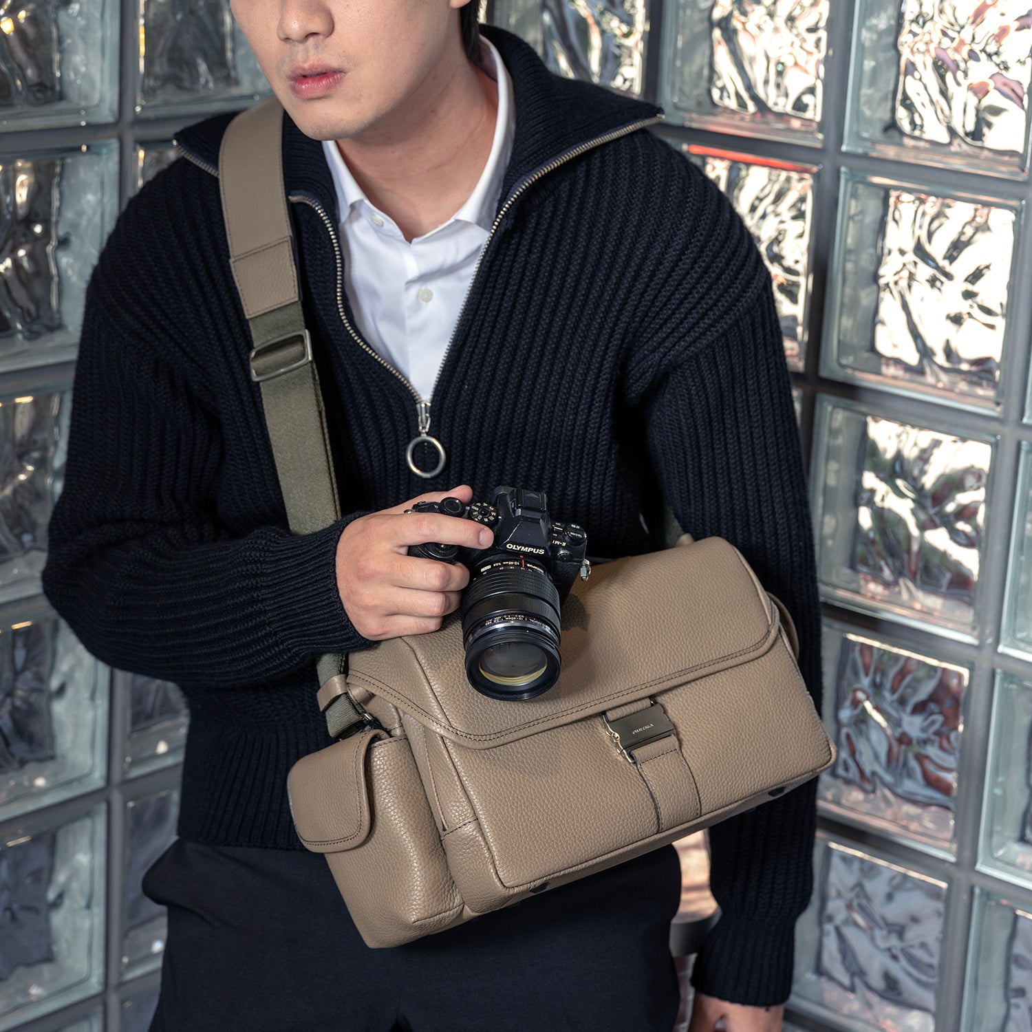 FUJITAKA｜瀨尾浩司 翻蓋相機包 (卡其棕)