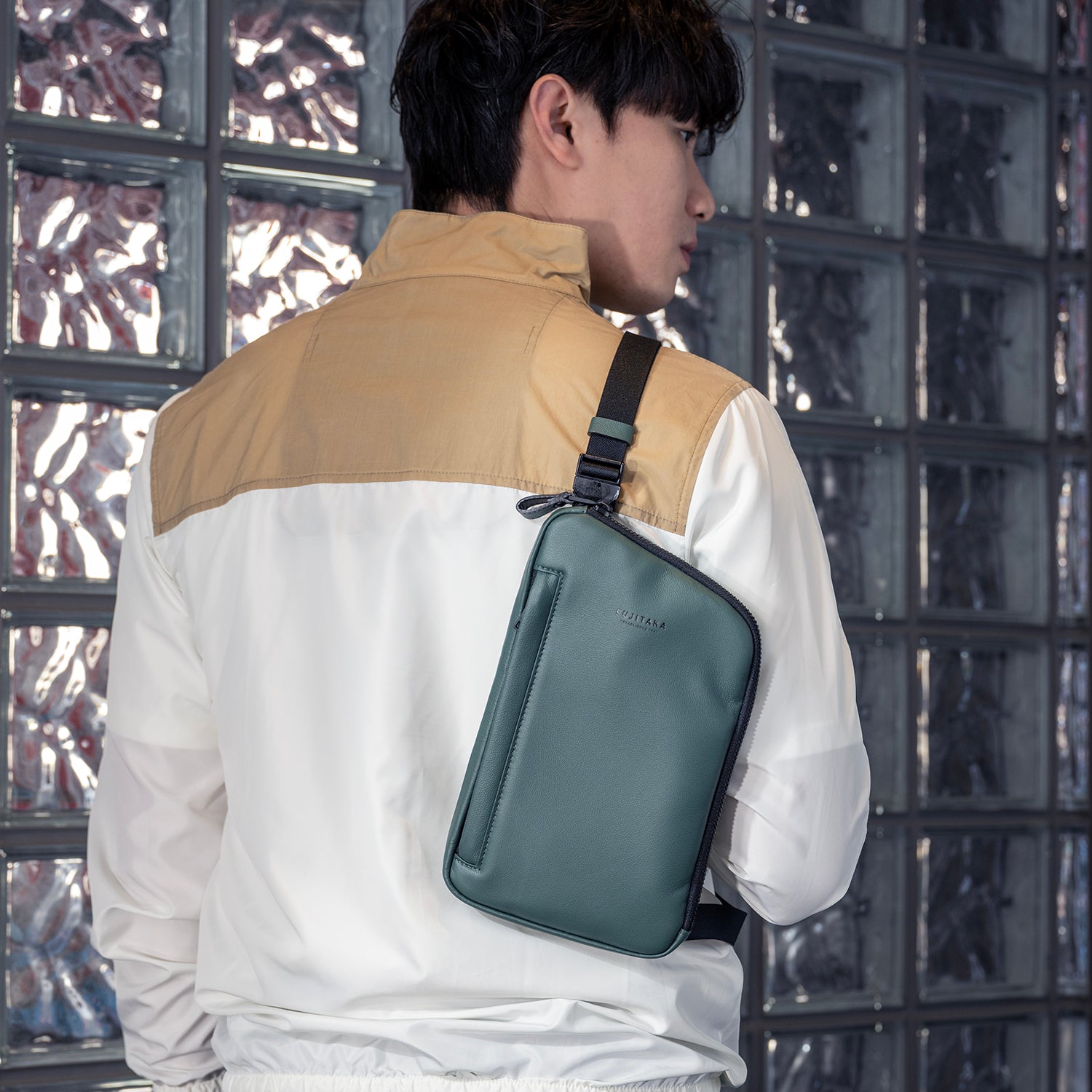 FUJITAKA｜Locus 梯形皮革斜揹小包 (深綠）