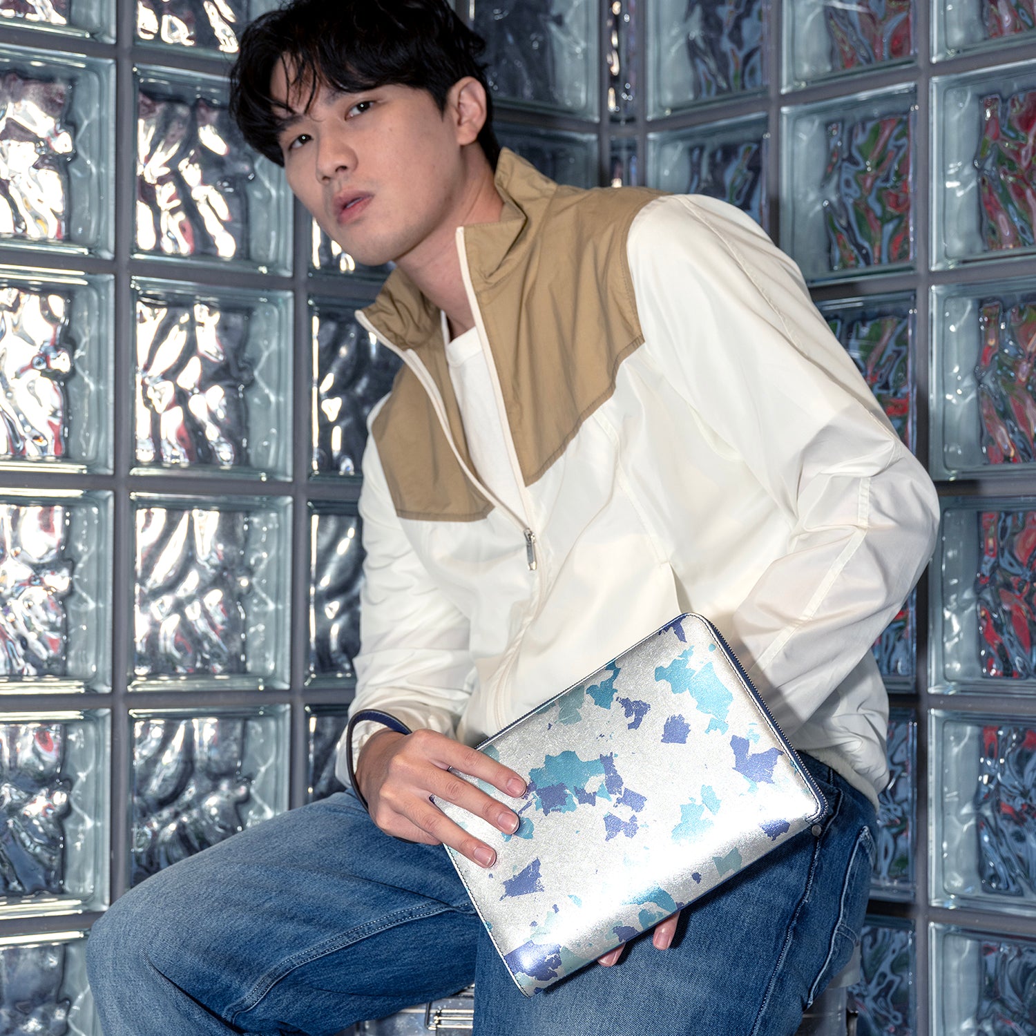 FUJITAKA｜ Haku B5 皮革手拿包 (銀/藍）