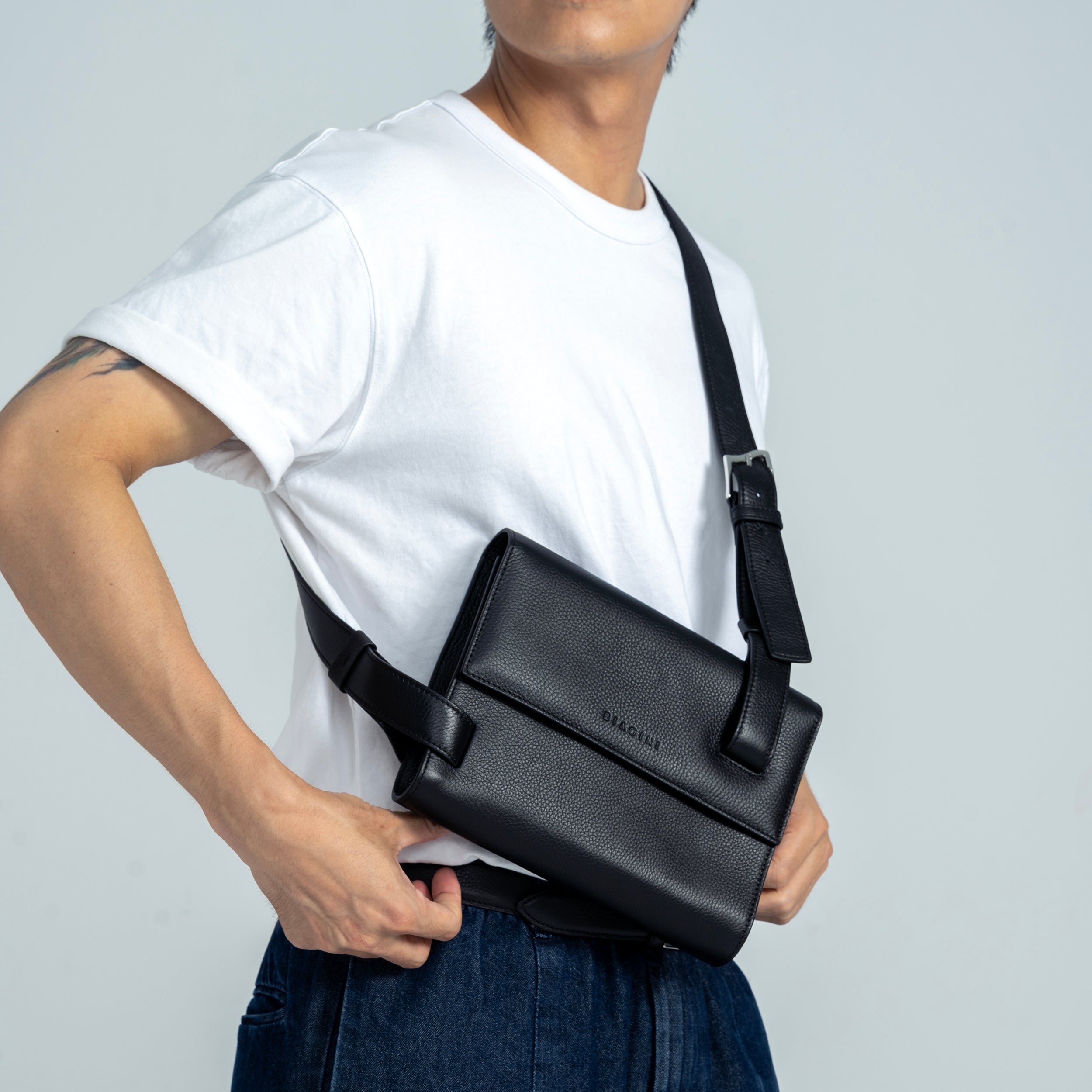 BIAGINI｜不對稱斜揹小包 (黑)