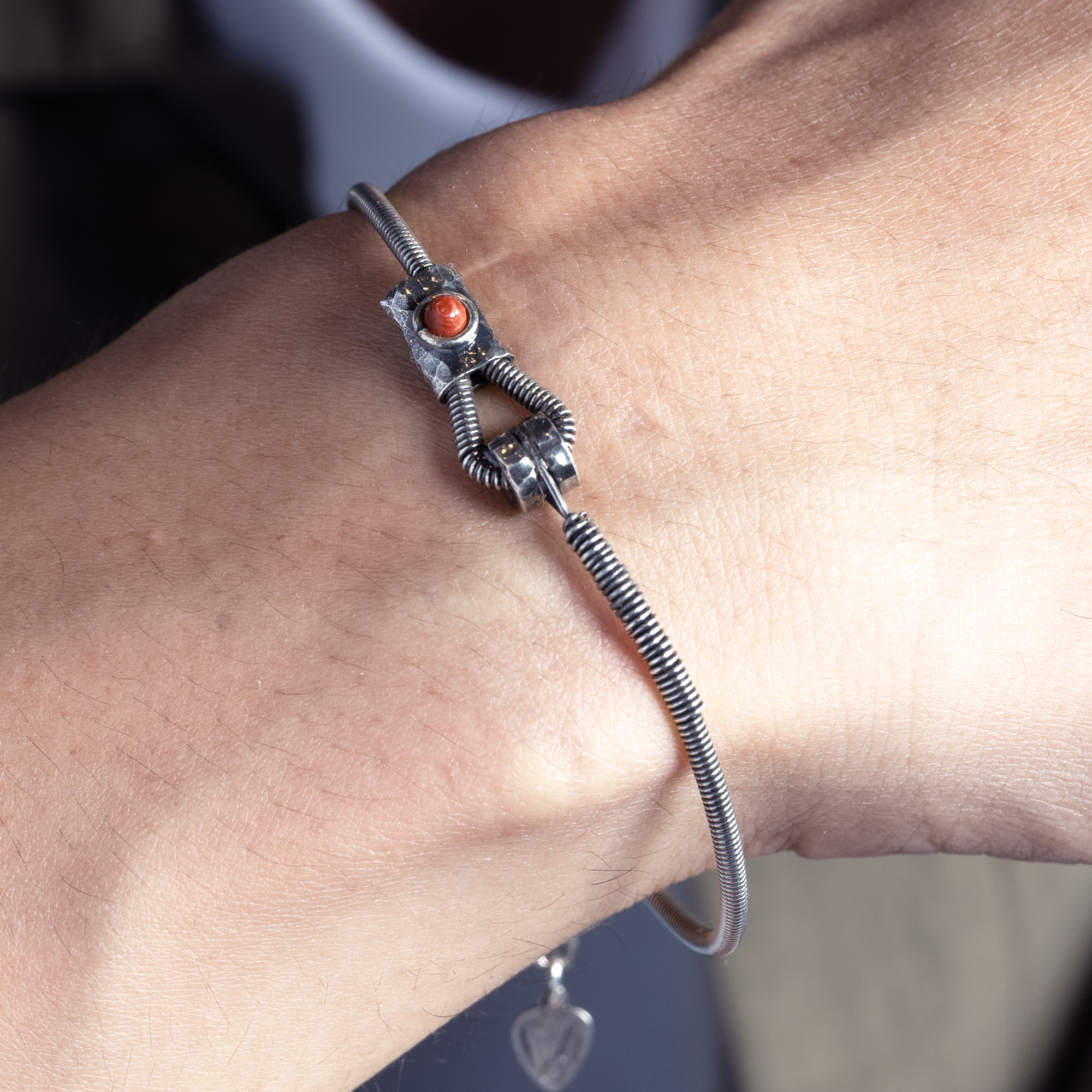 SING A SONG｜一弦一念 金屬手鍊 (紅碧玉)