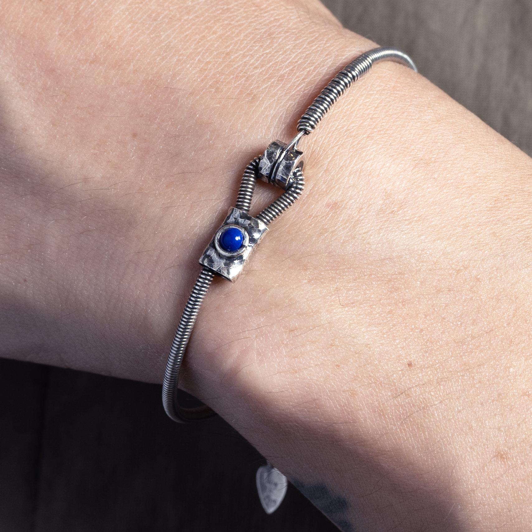 SING A SONG｜一弦一念 金屬手鍊 (青金石)