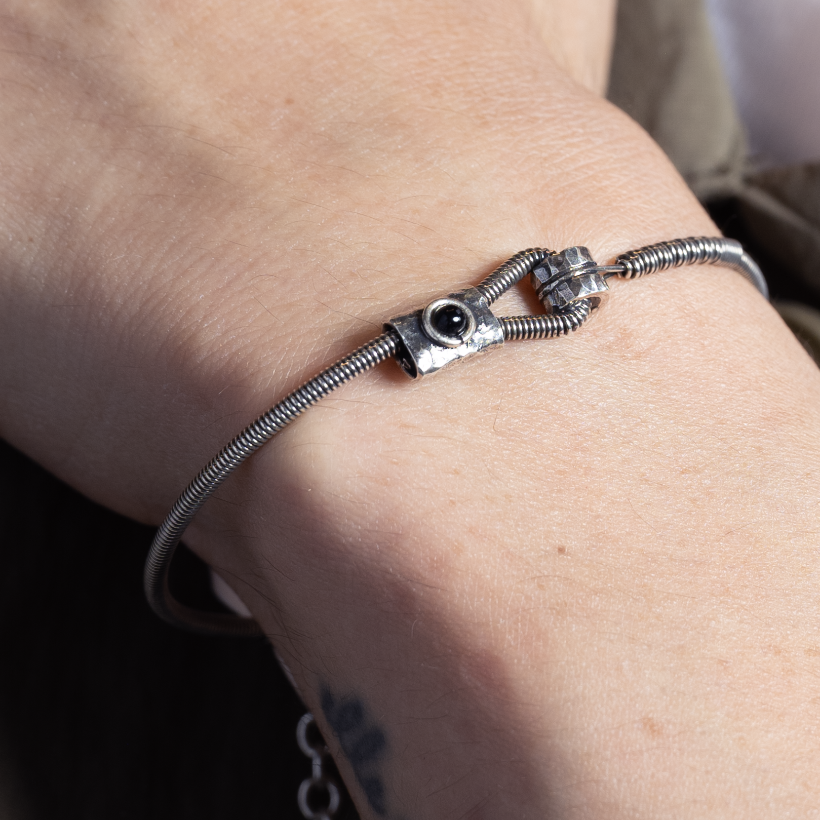 SING A SONG｜一弦一念 金屬手鍊 (縞瑪瑙)