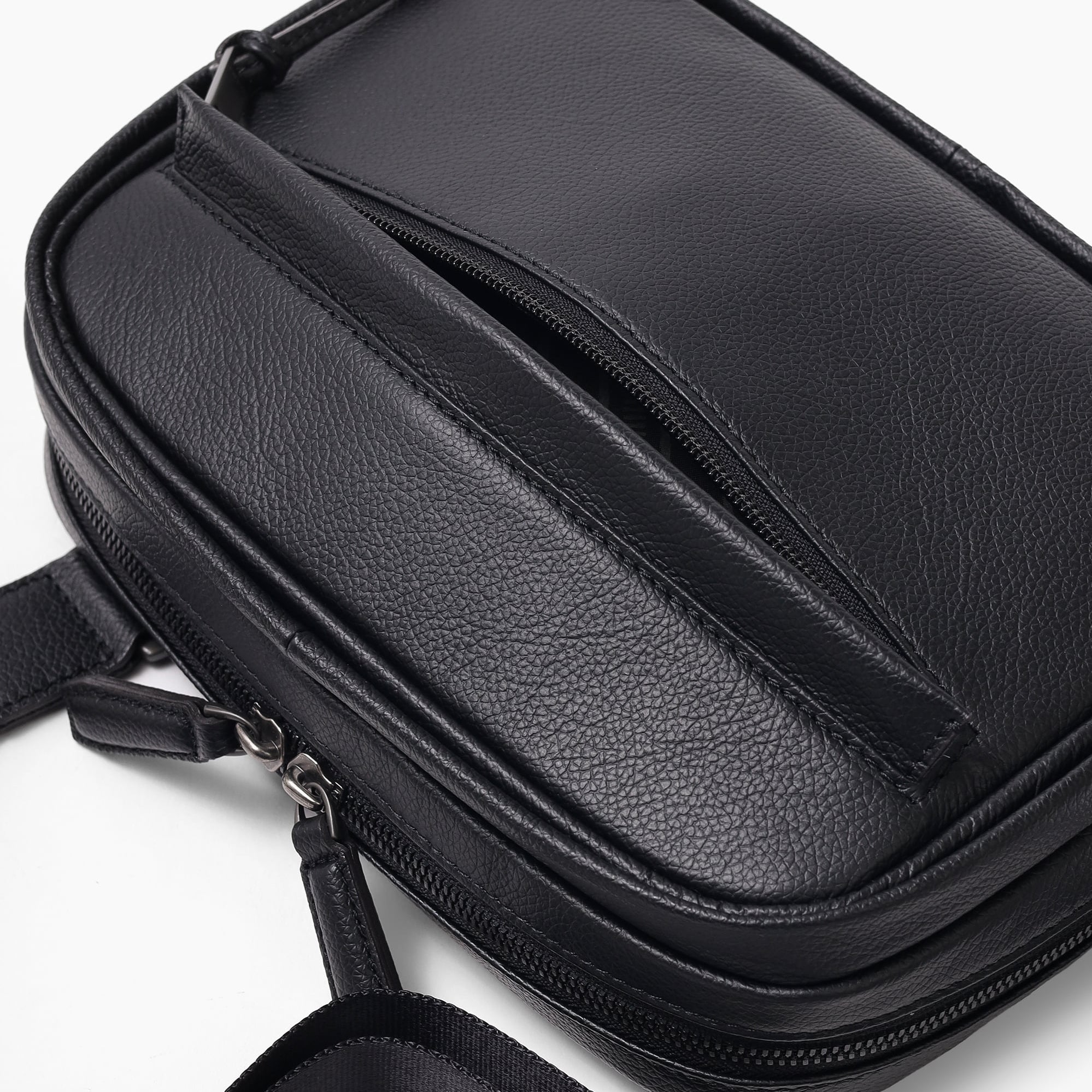 FUJITAKA｜Pacchetto 隨身皮革小包 (黑)