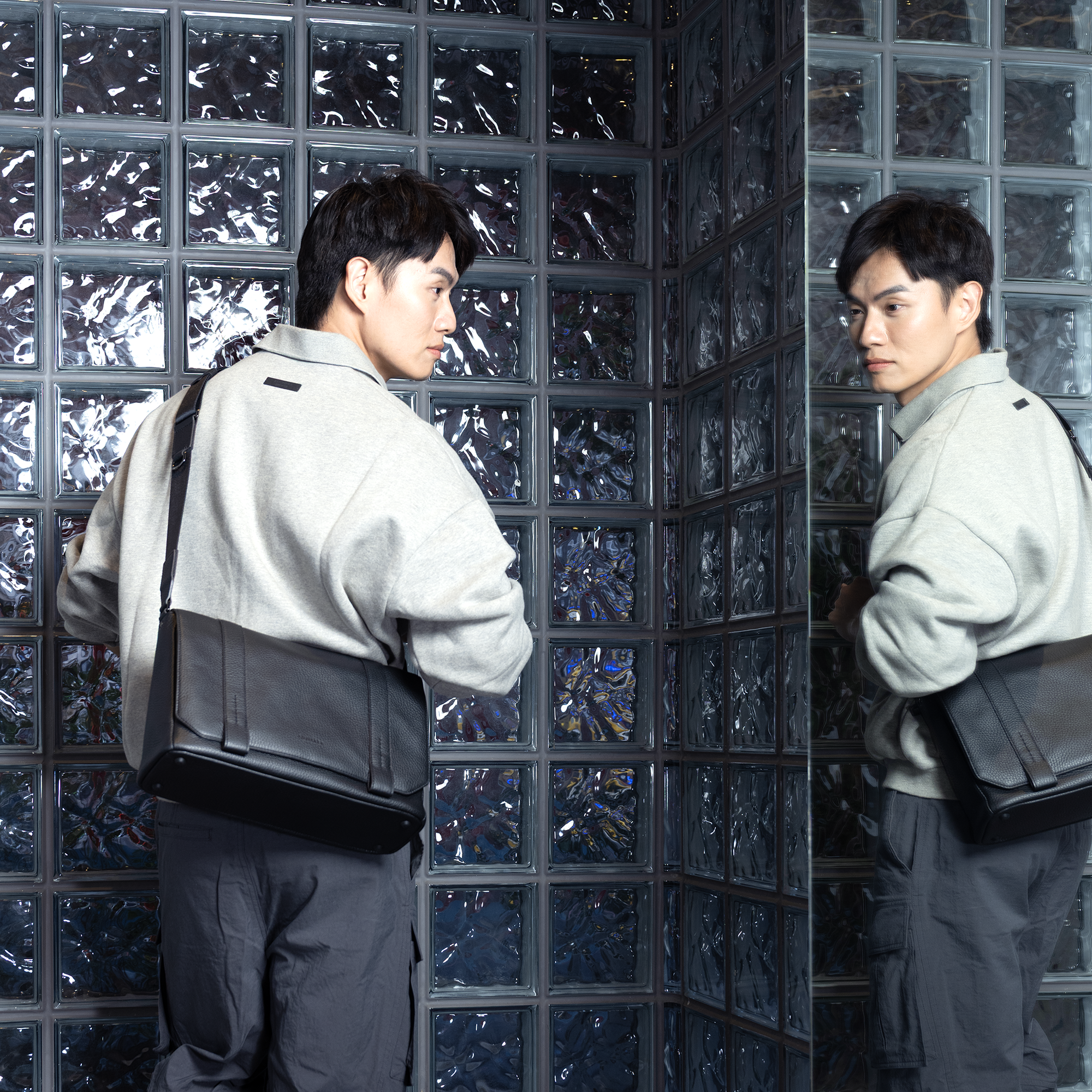 FUJITAKA｜Alta 皮革郵差包 (黑)