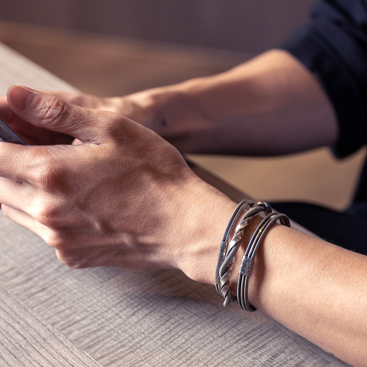 SING A SONG｜一弦一念 都會扭轉 金屬手鐲