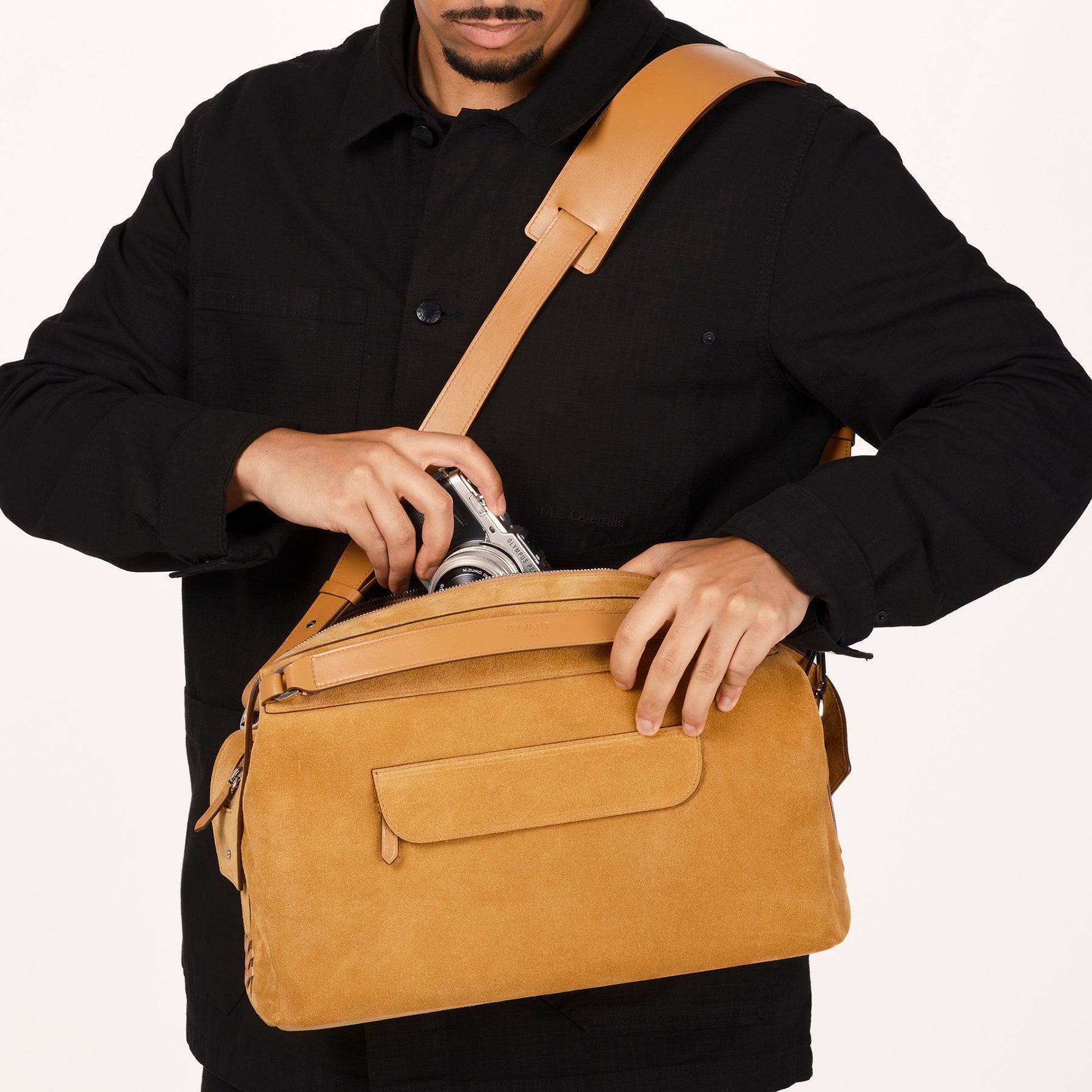 VIVVANT｜Liberty 自由之風駝色麂皮相機包