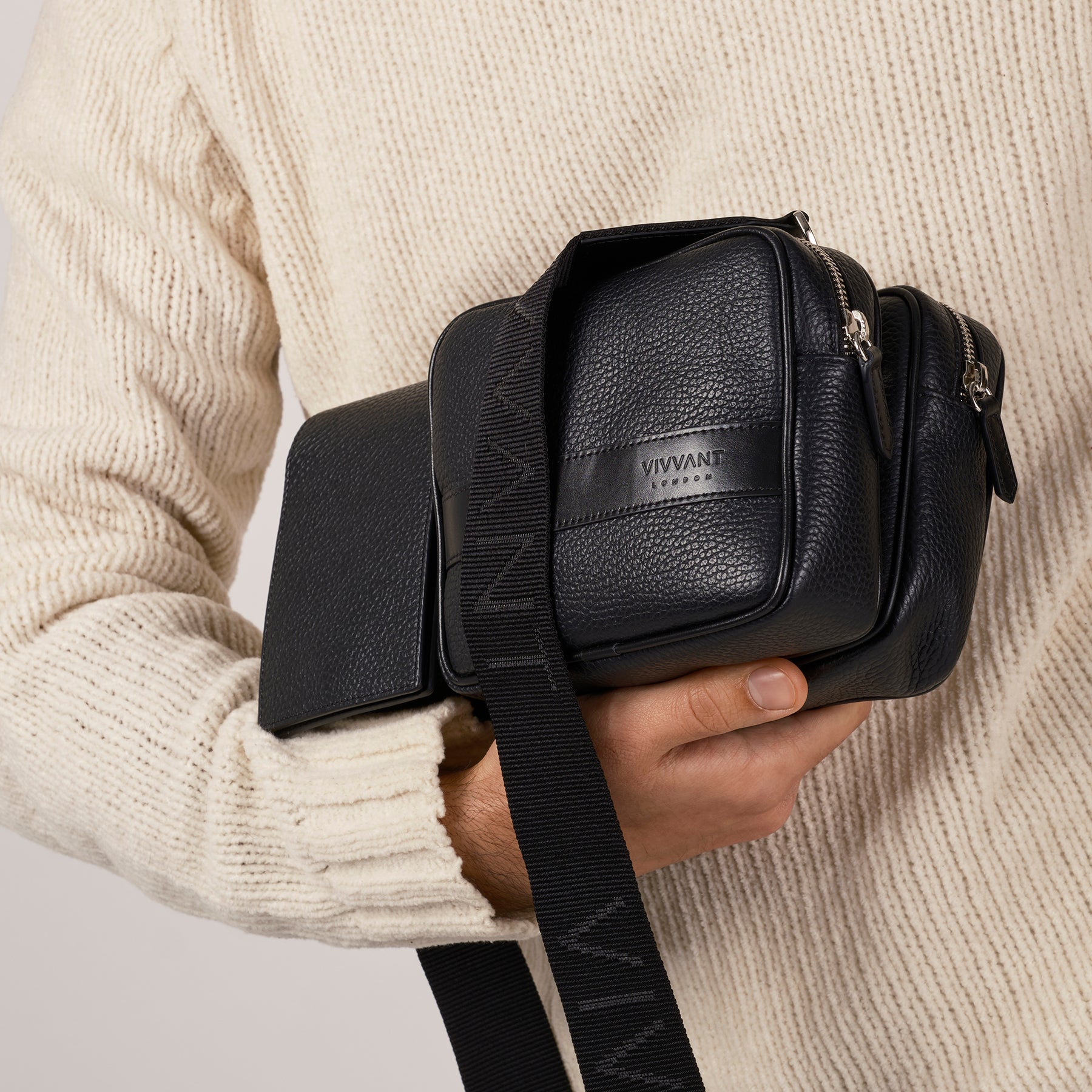 VIVVANT｜Gemini 雙子星皮革子彈包 (黑)