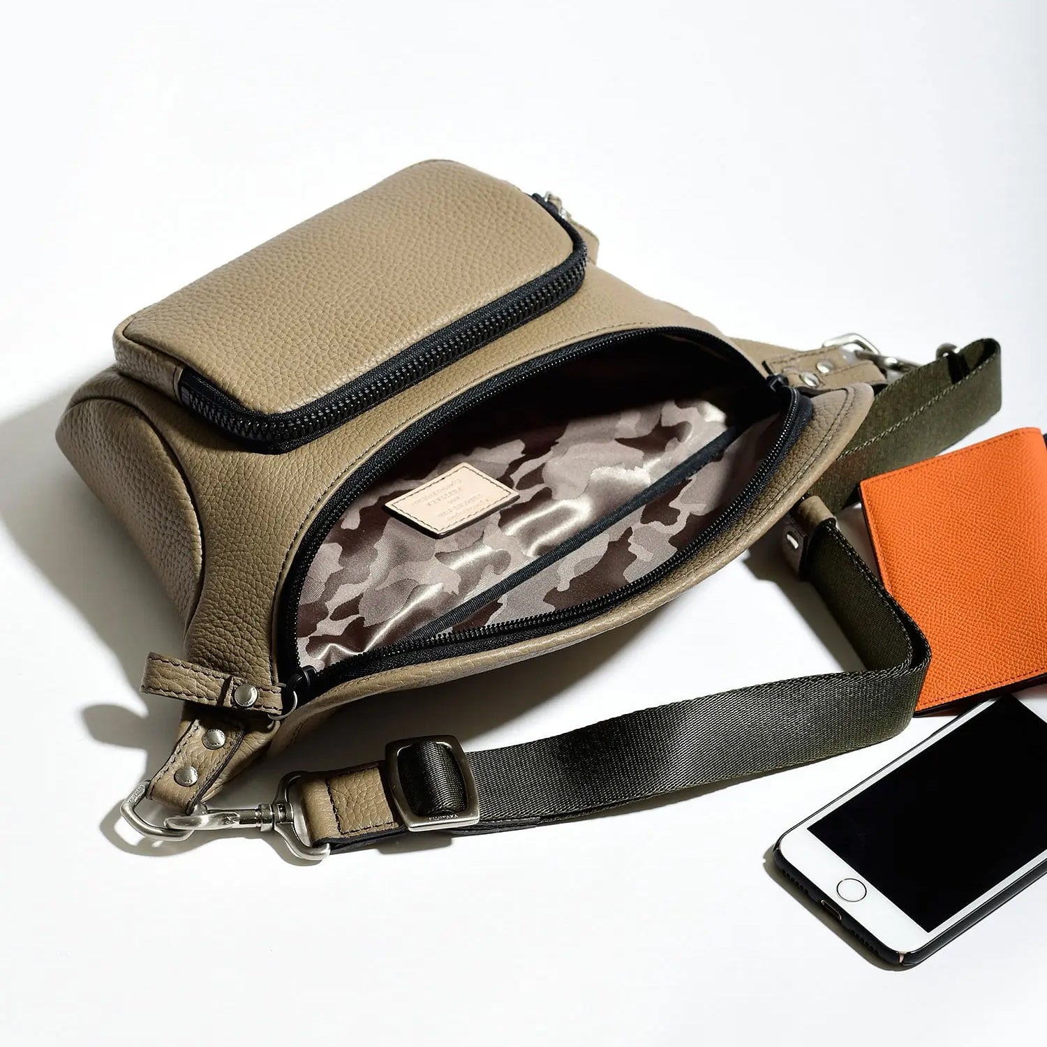 FUJITAKA｜瀨尾浩司 旅行皮革腰包 (卡其棕)